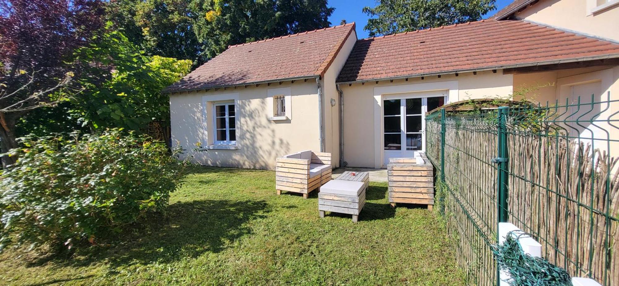 Maison De Plein Pied Avec Jardin Privatif Centre Ville Milly-la-Foret Exterior photo